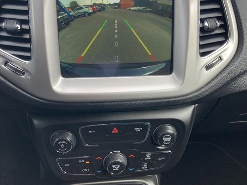 Used 2021 Jeep Compass Latitude image 17