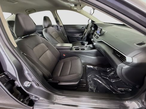 Used 2024 Nissan Altima 2.5 S FWD image 29