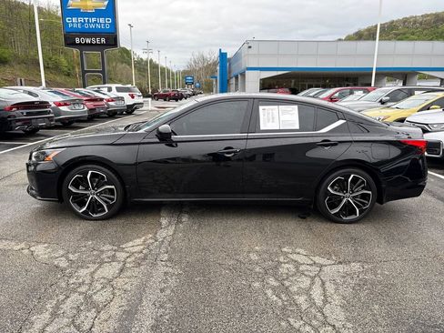 Used 2023 Nissan Altima 2.5 SR w/ SR Premium Package FWD image 3