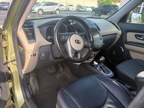 Used 2013 Kia Soul ! w/ Premium Pkg FWD image 13