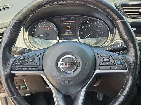 Used 2022 Nissan Rogue Sport SV w/ Technology Package FWD image 19