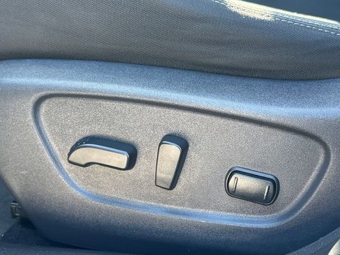 Used 2019 Nissan Rogue SV image 32