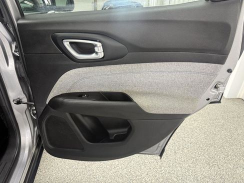 Used 2022 Jeep Compass Latitude FWD image 26