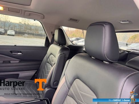 Used 2024 Nissan Pathfinder Platinum image 9
