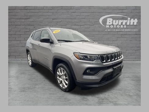 Used 2023 Jeep Compass Latitude AWD/4WD image 1
