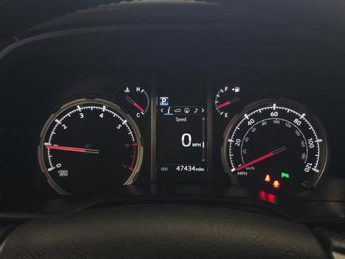 Used 2023 Toyota 4Runner Limited AWD/4WD image 17