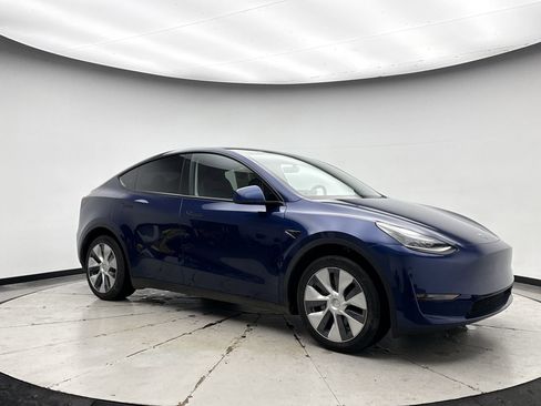 Used 2023 Tesla Model Y Long Range image 7