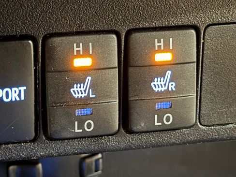 Used 2015 Toyota RAV4 Limited w/ Technology Package AWD/4WD image 33
