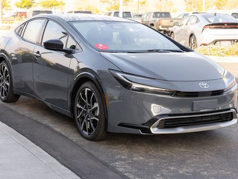 New 2026 Toyota Prius Plug-In Hybrid FWD image 4