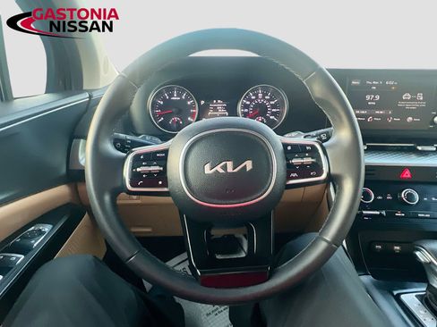 Used 2024 Kia Carnival LX image 14