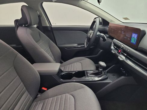 Used 2025 Kia K4 EX image 21