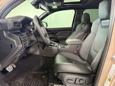 Used 2025 Toyota Tacoma TRD Pro AWD/4WD image 13