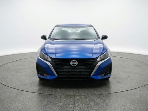 Used 2025 Nissan Altima 2.5 SV image 2