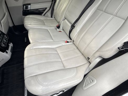 Used 2016 Land Rover Range Rover HSE image 17