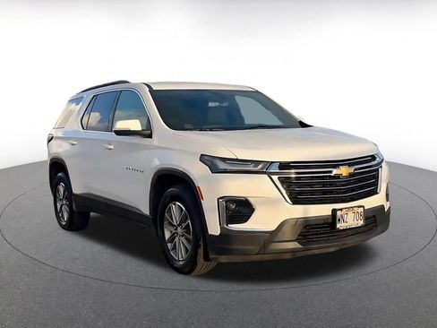 Used 2023 Chevrolet Traverse LT image 3