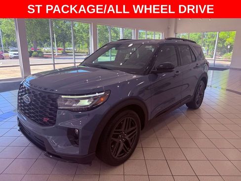 Used 2025 Ford Explorer ST AWD/4WD image 3