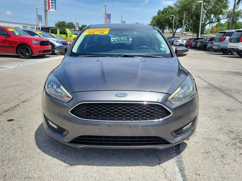 Used 2017 Ford Focus SEL w/ Cold Weather Package FWD image 2