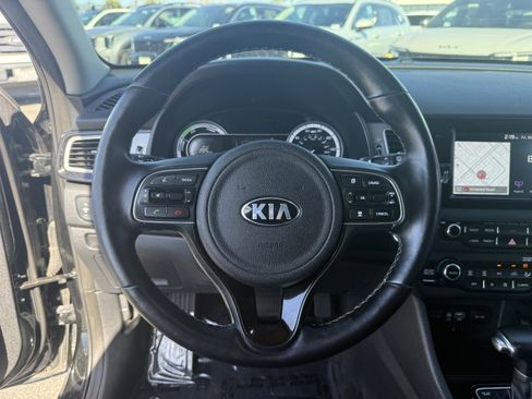 Used 2019 Kia Niro Touring image 18