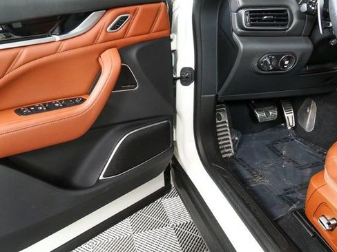 Used 2022 Maserati Levante Modena image 9