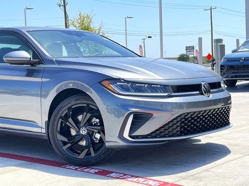 New 2025 Volkswagen Jetta SE image 7