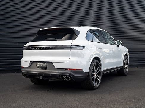 Used 2025 Porsche Cayenne S AWD/4WD image 29