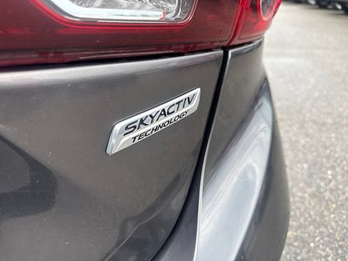 Used 2018 MAZDA MAZDA3 Sport FWD image 10