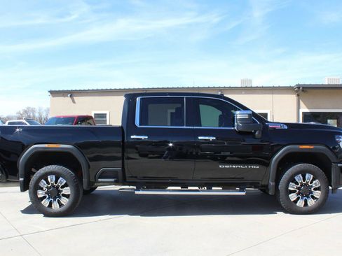 Used 2024 GMC Sierra 3500 Denali w/ Denali Reserve Package AWD/4WD image 6