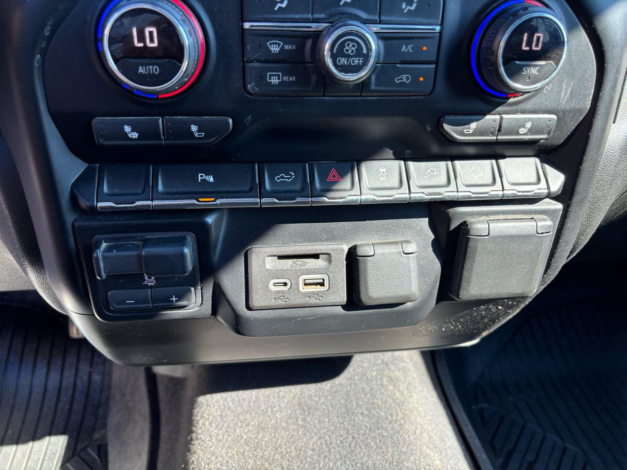 Used 2020 Chevrolet Silverado 2500 LT w/ All Star Edition AWD/4WD image 21