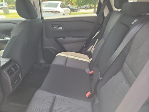 Used 2024 Nissan Rogue SV AWD/4WD image 24
