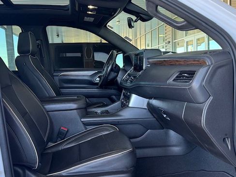 Used 2021 Chevrolet Suburban Premier w/ Premium Package image 9