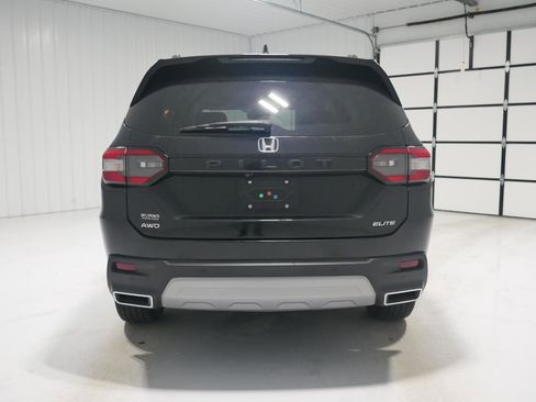Used 2023 Honda Pilot Elite image 6