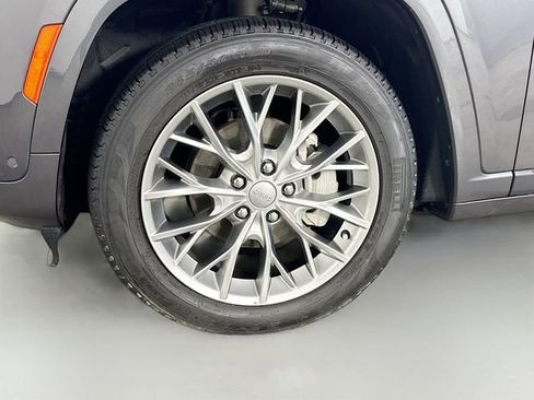 Used 2023 Jeep Grand Cherokee Summit w/ Luxury Tech Group V AWD/4WD image 38