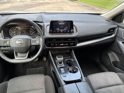 Used 2025 Nissan Rogue SV FWD image 28