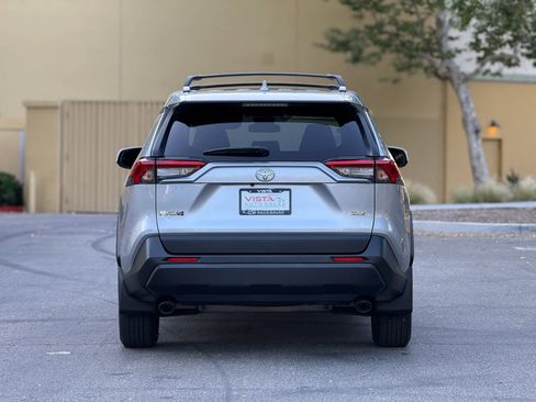 Used 2021 Toyota RAV4 XLE w/ Convenience Package FWD image 4