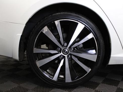 Used 2019 Nissan Altima 2.5 SR w/ SR Premium Package FWD image 9