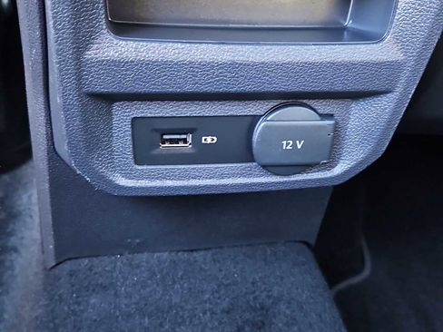 Used 2019 Volkswagen Tiguan SE w/ Panoramic Sunroof Package image 19