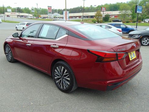 Used 2024 Nissan Altima 2.5 SV image 7
