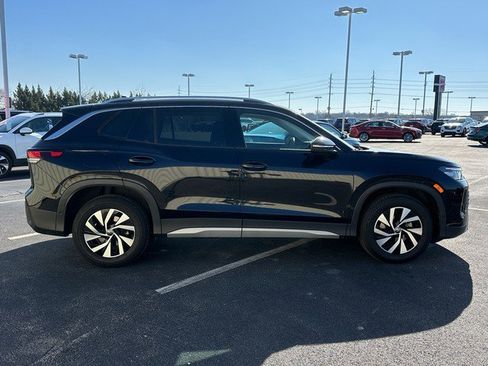 Used 2025 Volkswagen Tiguan S image 4