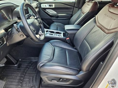 Used 2024 Ford Explorer Platinum w/ Technology Package AWD/4WD image 18