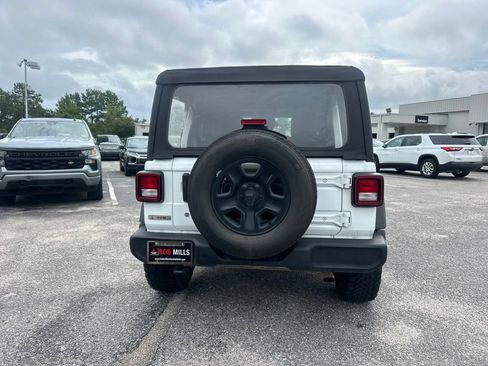 Used 2018 Jeep Wrangler Unlimited Sport AWD/4WD image 4