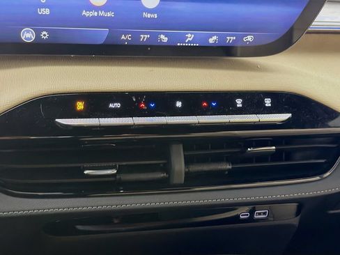 Used 2025 Buick Enclave Preferred FWD image 18
