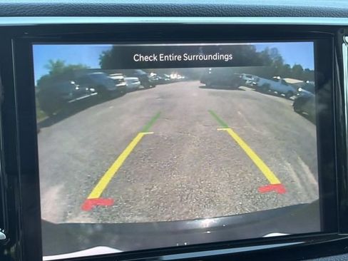 Used 2023 Chrysler Pacifica Touring-L FWD image 28