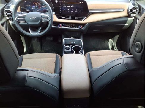 Used 2025 Chevrolet Equinox ACTIV w/ Safety and Technology Package FWD image 9