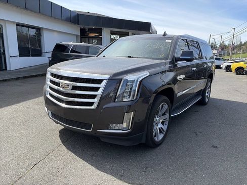 Used 2017 Cadillac Escalade ESV Luxury image 1