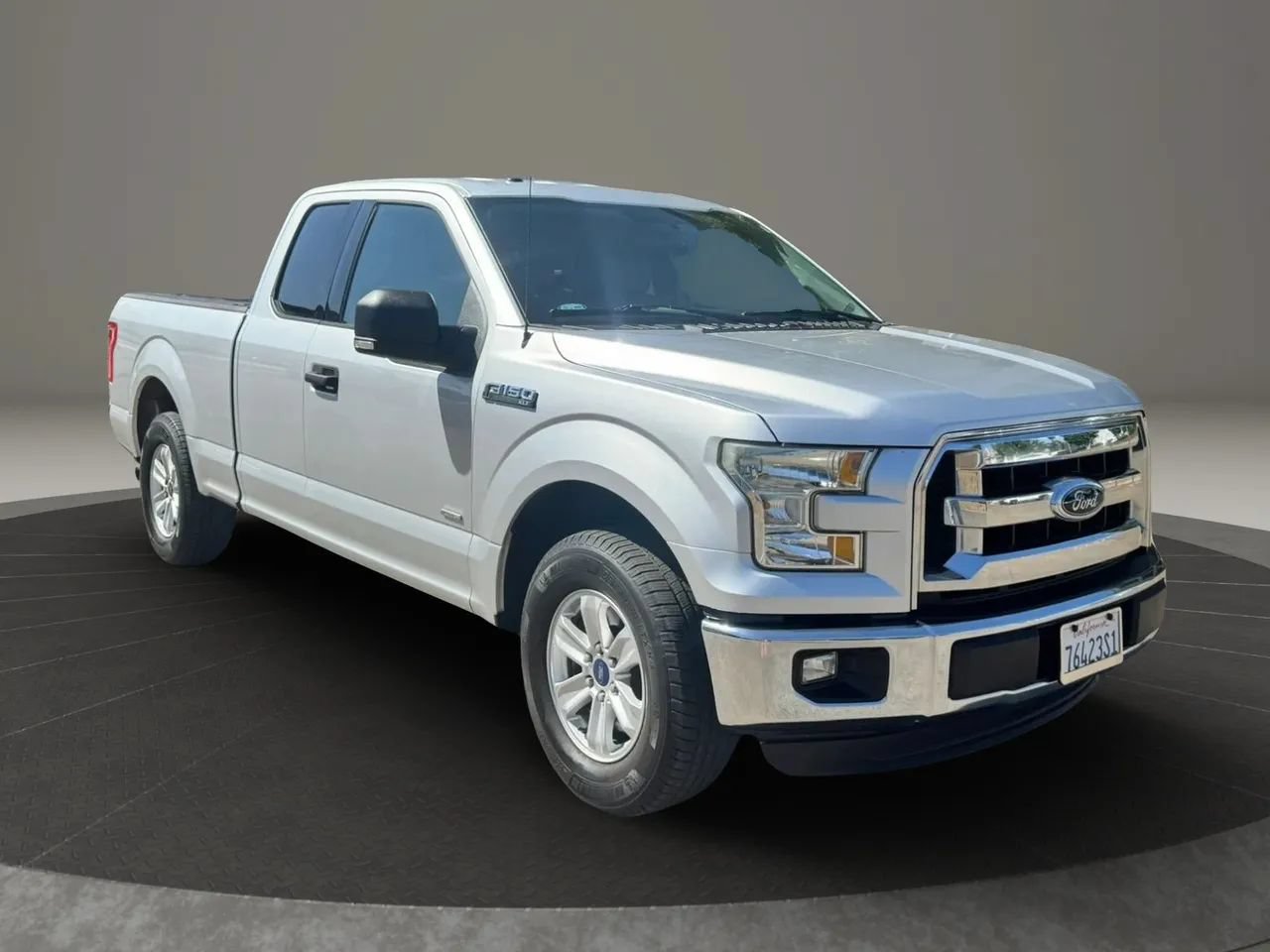 Used 2015 Ford F150 XLT w/ Equipment Group 301A Mid RWD image 3