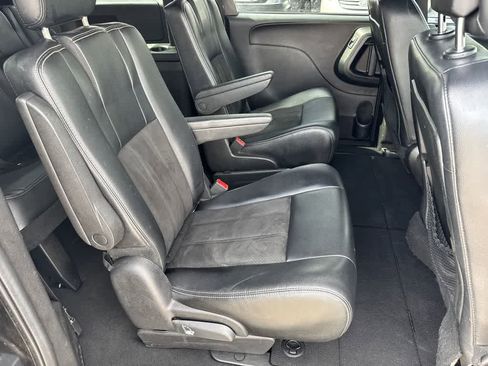 Used 2019 Dodge Grand Caravan SXT w/ Blacktop Package image 14