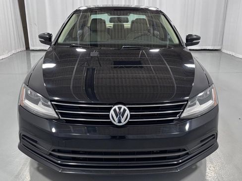 Used 2017 Volkswagen Jetta SE FWD image 2