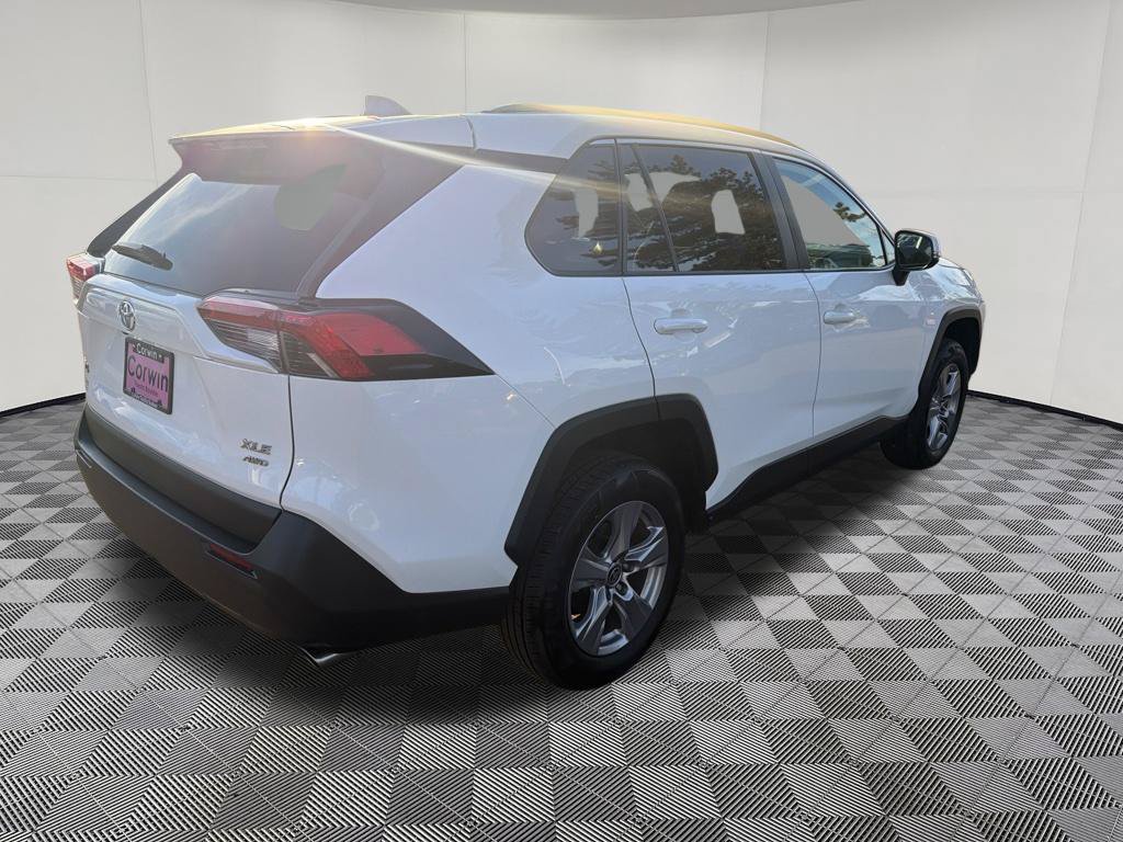 Used 2025 Toyota RAV4 XLE AWD/4WD image 8