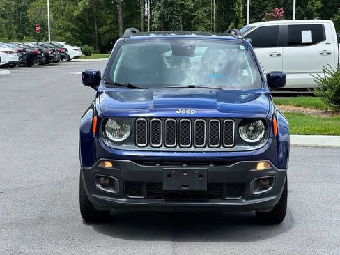 Used 2018 Jeep Renegade Latitude AWD/4WD image 5