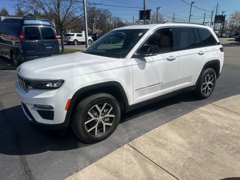 Used 2023 Jeep Grand Cherokee Limited AWD/4WD image 8